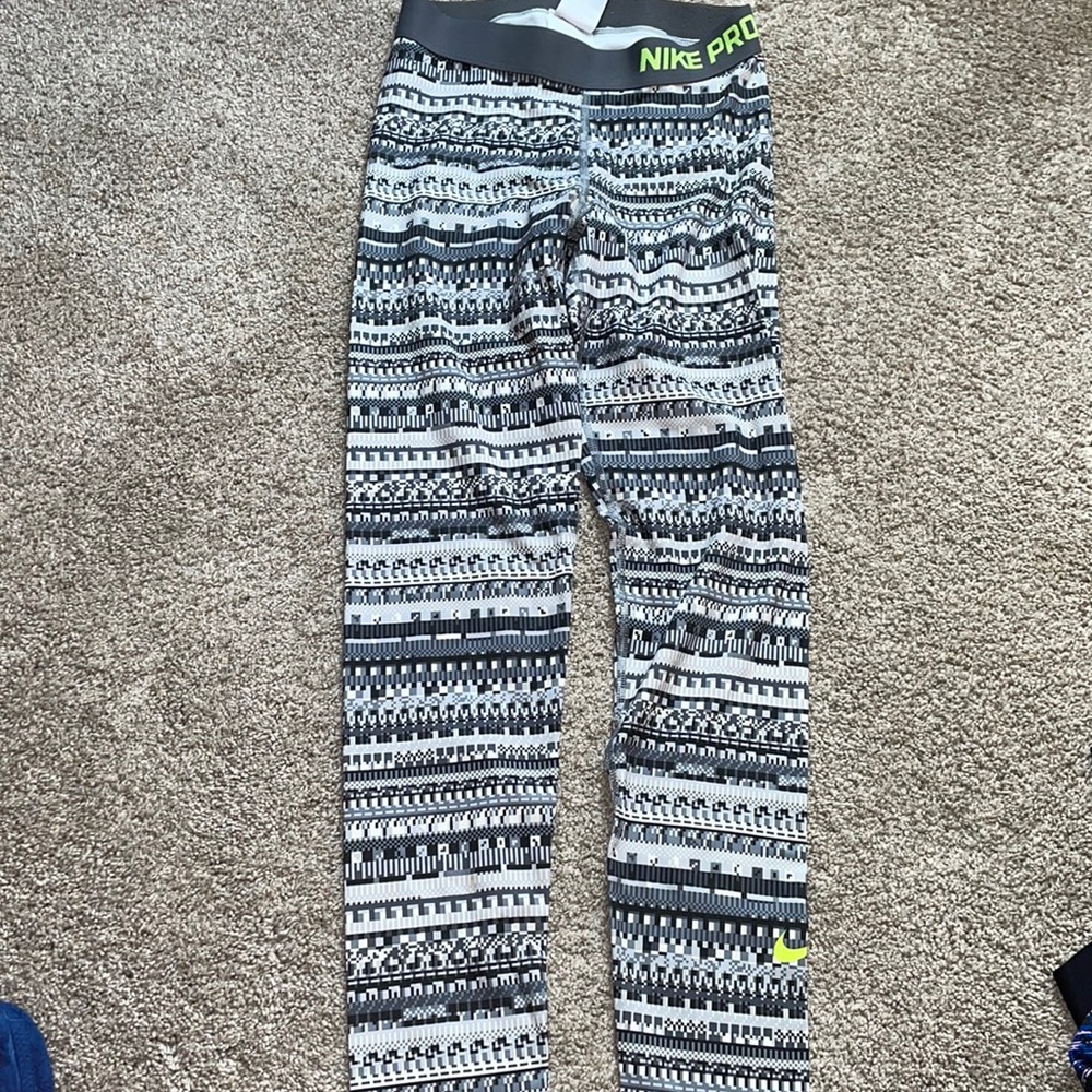Women’s Nike pro leggings